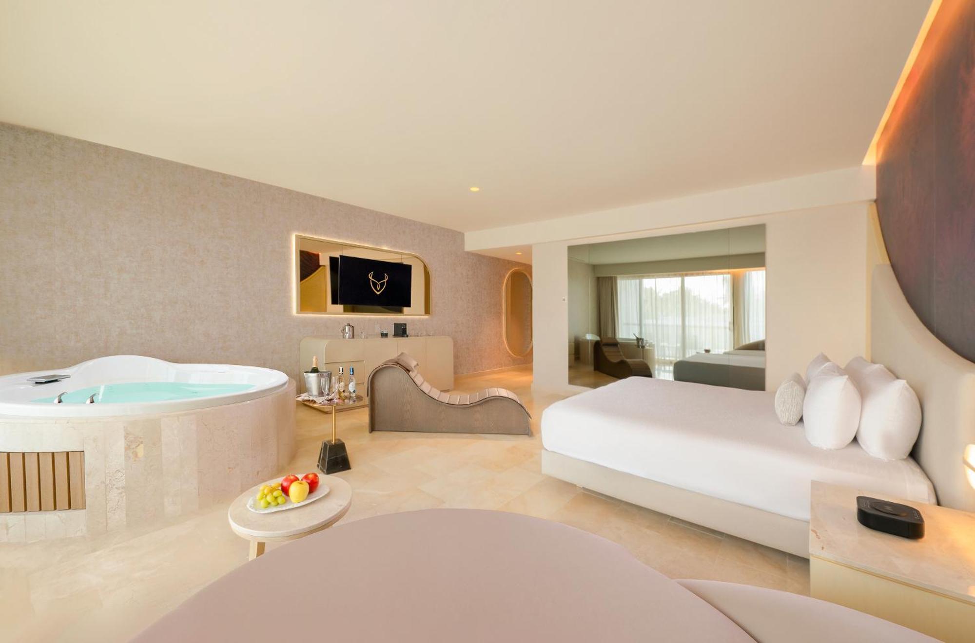 Seductive Pool View Jacuzzi Suite - The Eden Section